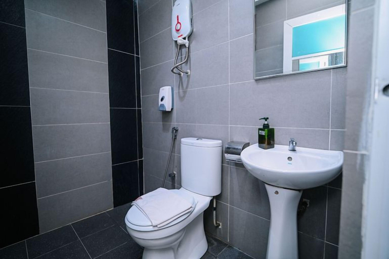 Bathroom 3, Swing & Pillows @ PJ SS2, Petaling Jaya