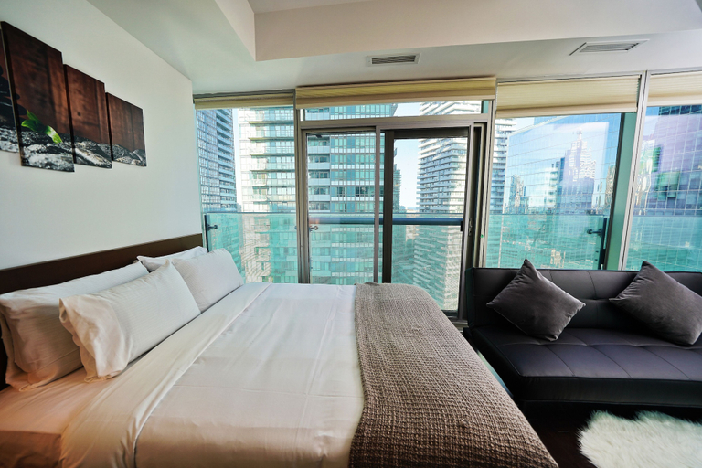 Room 3, Downtown Toronto Suites, Toronto