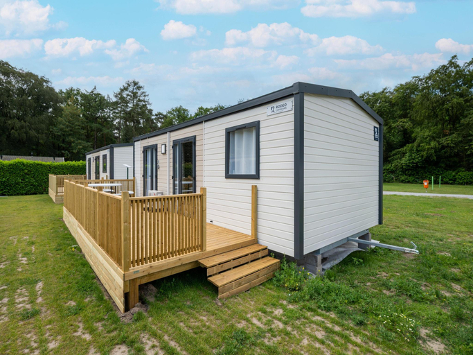 Exterior view 5, Comfortable caravan in a green setting, Oost-Vlaanderen