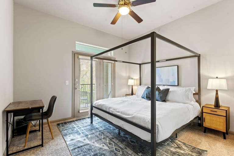 Room 3, Elegant 2BR King Suite Fast Wifi 8 min to DT, Travis