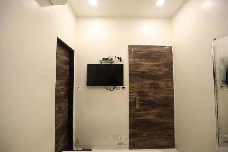 Bathroom 3, Hotel Voxton, Thane