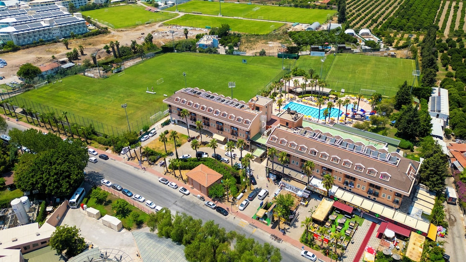Exterior & Views