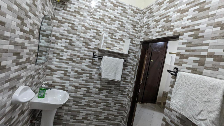 Bathroom 3, jacaranda homestay, Moshi Urban
