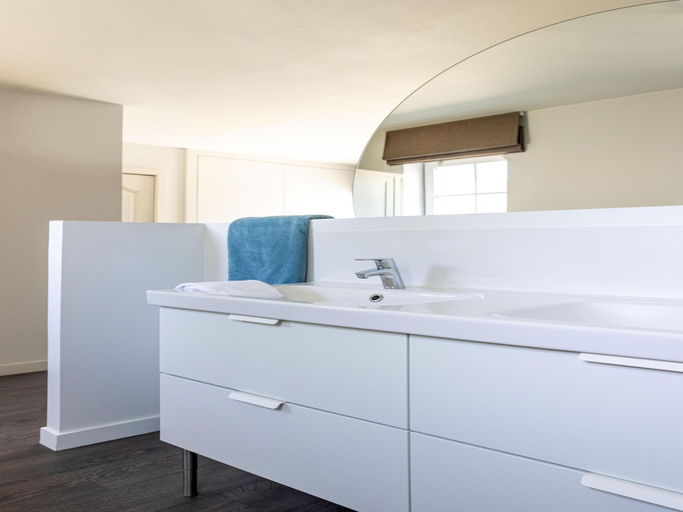 Bathroom 3, Luxury Villa in Sint-Idesbald with Jacuzzi, West-Vlaanderen