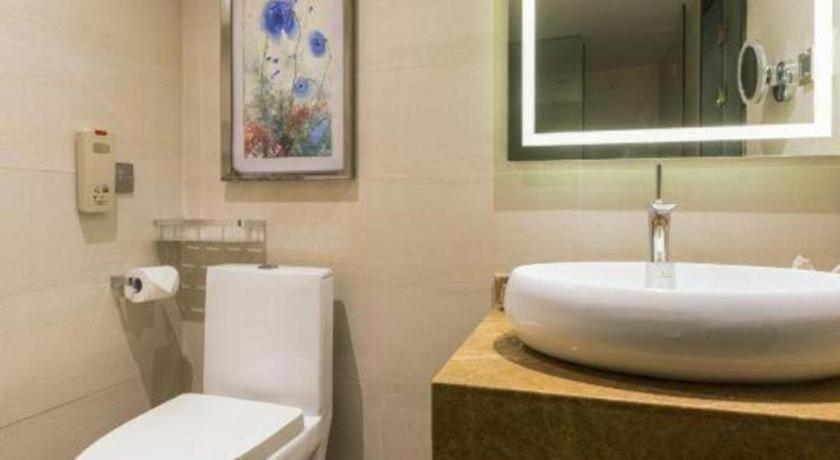 Bathroom 4, Lavande Hotel Guangzhou Tianhe Park Metro Station, Guangzhou