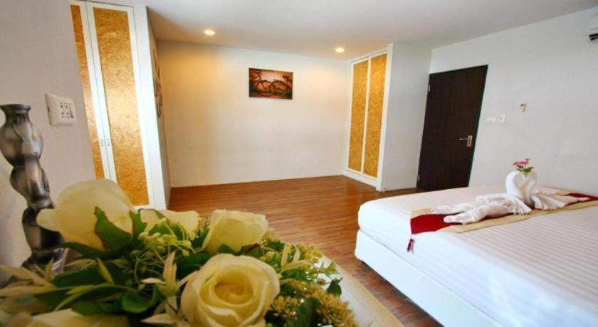 Bedroom 2, Royal King Suite, Bang Bo