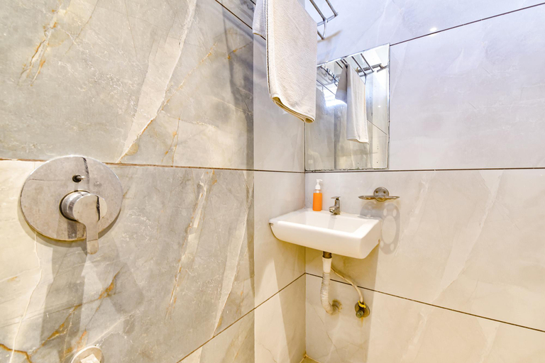 Bathroom 3, Fabhotel Rudraksh Inn, Indore