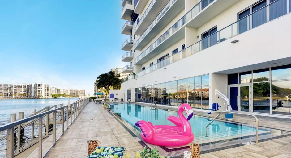 Room 4, Luxury Penthouse -awesome Views-pools - Free Parking, Broward