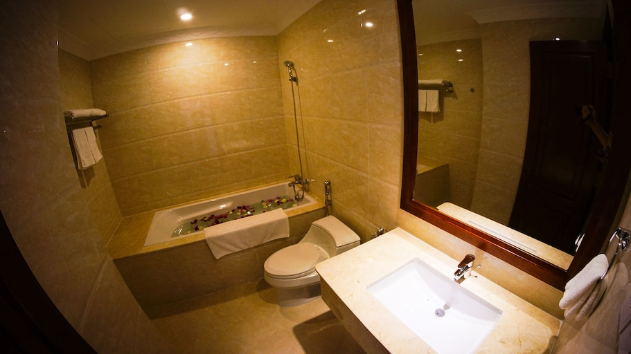 Bathroom 5, Nha Trang Palace Hotel, Nha Trang