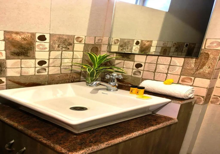 Bathroom, Martins Crest, South Goa