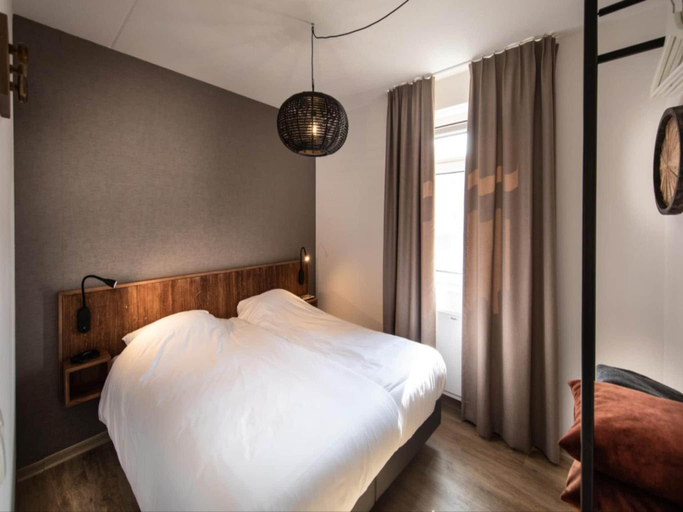 Bedroom 2, Premium water 12p villa in Thorn, Thorn