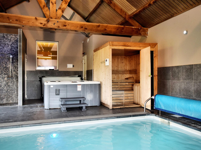 Sport & Beauty 2, Durbuy Luxe Villa with Pool, Luxembourg