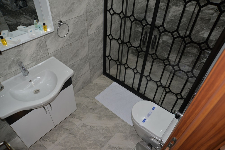 Bathroom 3, Tevetoglu Hotel, Tuzla
