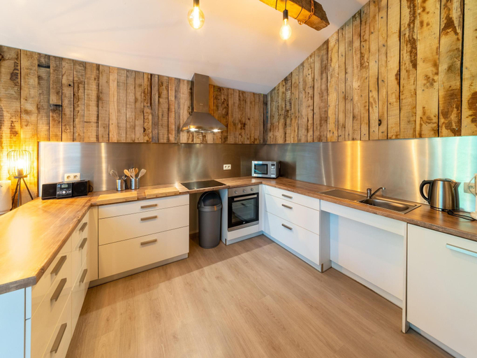 Others 5, Lush chalet near lake of Bütgenbach, Liège