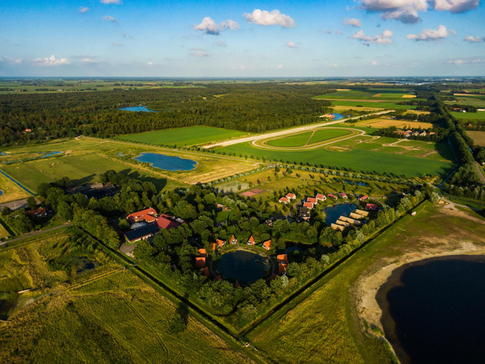 Others 5, Pondside Stay w/ Kitchen, Noordoostpolder