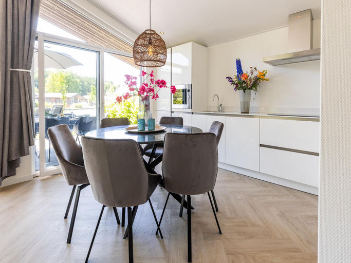 Kitchen 5, Chalet by Pond With Sauna, Eersel
