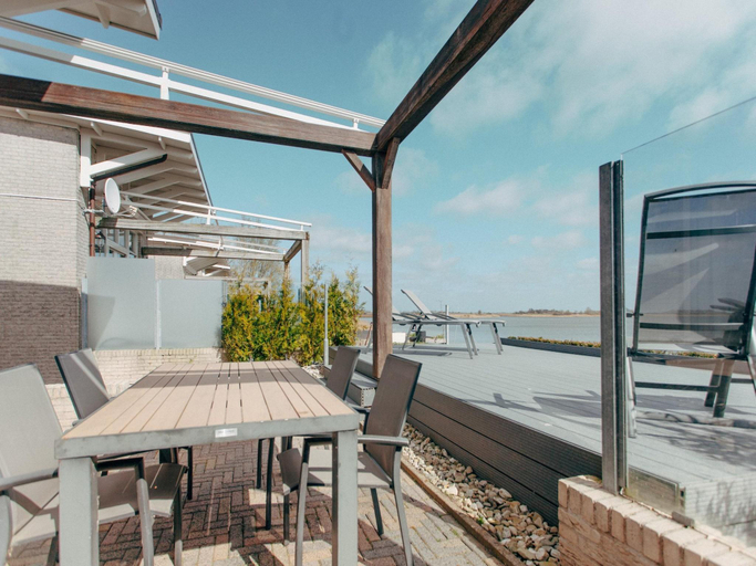 Balcony/terrace 4, Deluxe Dike Villa with Sauna for 6, Wûnseradiel