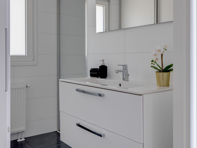 Bathroom 4, Chalet by Pond in Eindhoven Holiday Park, Eersel