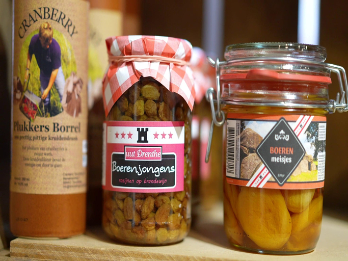 Food & Drinks 4, Cozy Chalet w/ Pool Access, Aa en Hunze