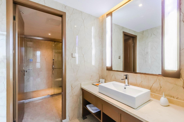 Bathroom 5, Kyriad Marvelous Hotel Weihai High-Speed ​​Railway Station Hanlefang Store, Weihai