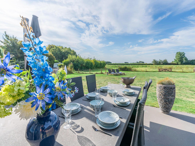 Balcony/terrace 5, attractive and modern 6-person holiday villa, Texel