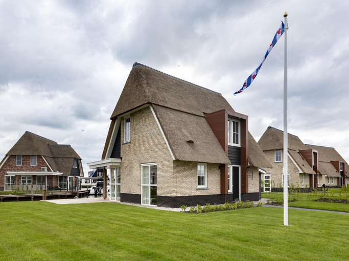 Others 4, Villa with a sauna in Tjeukemeer, Lemsterland