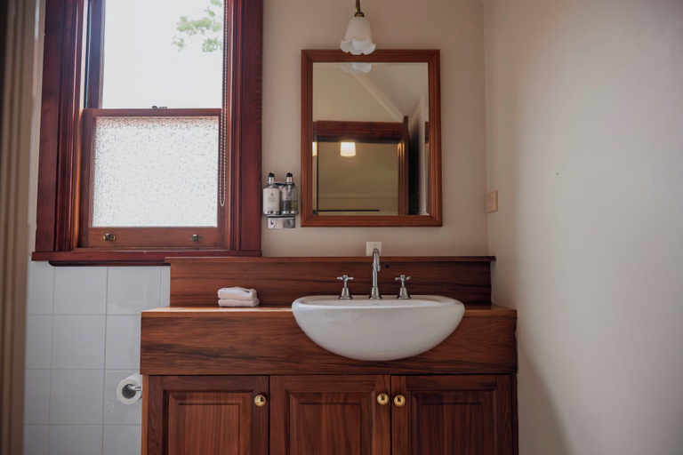 Bathroom 4, Franklin Manor, West Coast