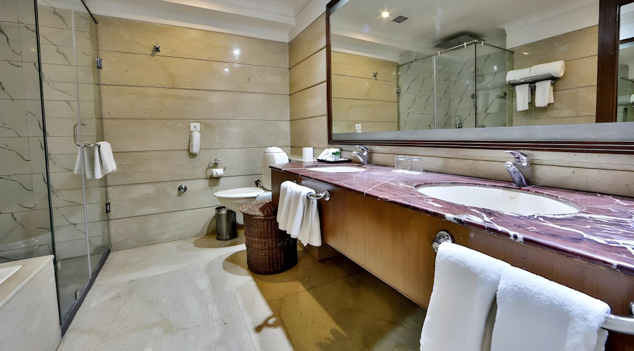 Bathroom, Regenta Central Klassik Ludhiana, Ludhiana