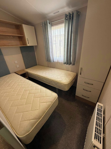 Room 5, Home by the Sea - Adventure Village Access, Norfolk