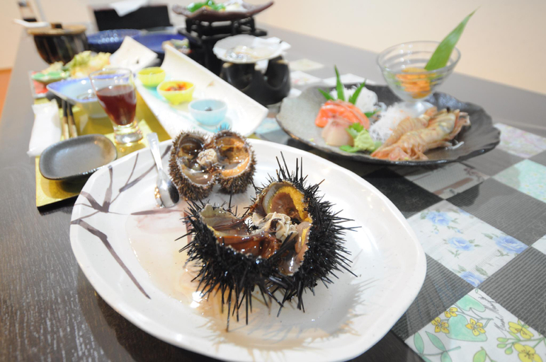Food & Drinks 4, Hotel Unigoten, Rishirifuji