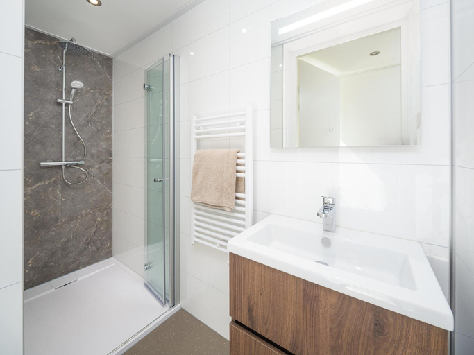 Bathroom 2, Sunset Lounge Villa for Groups