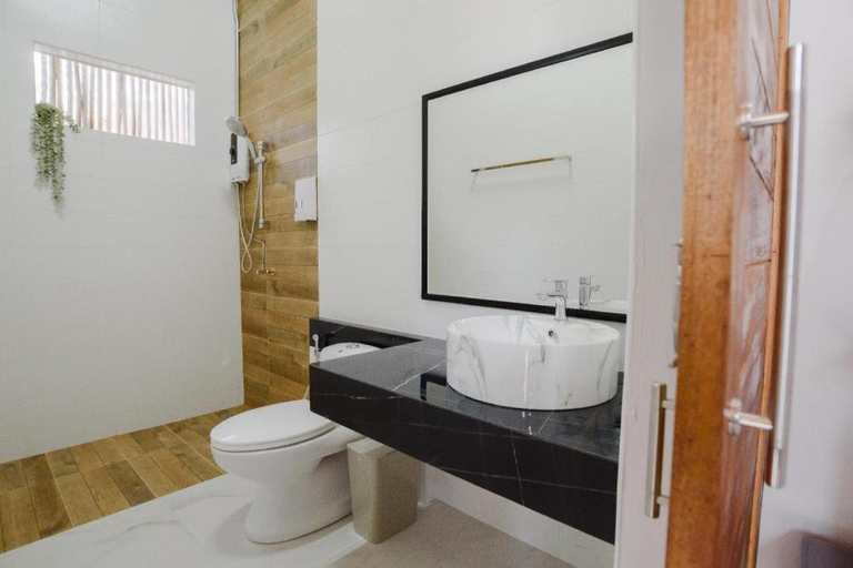 Bathroom 3, Nornnadubua, Muang Uthai Thani
