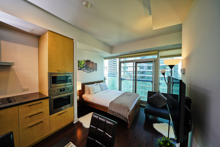 Room 5, Downtown Toronto Suites, Toronto