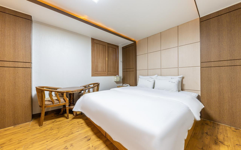 Bedroom 2, Gyeongju Chelsea Mini Hotel, Gyeongju