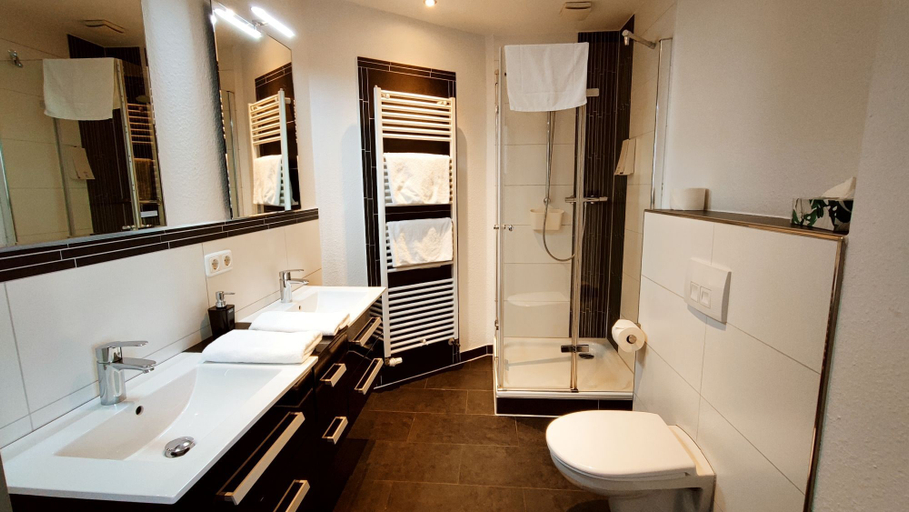 Bathroom 5, Pension ElbKate, Steinburg