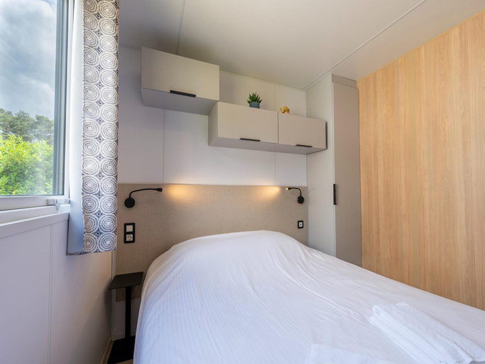 Bedroom 5, Nature-Rich Caravan Retreat for 6, Oost-Vlaanderen