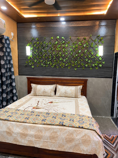 Room 3, SANGAM MUD FARMS, Gautam Buddha Nagar