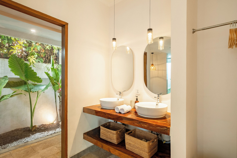 Bathroom 5, Cozy 4BR Villa Shalom Near Canggu Beach, Badung
