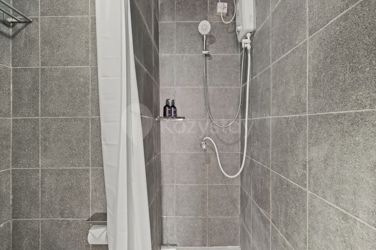 Bathroom 2, Korai by Kozystay - Cawang, East Jakarta