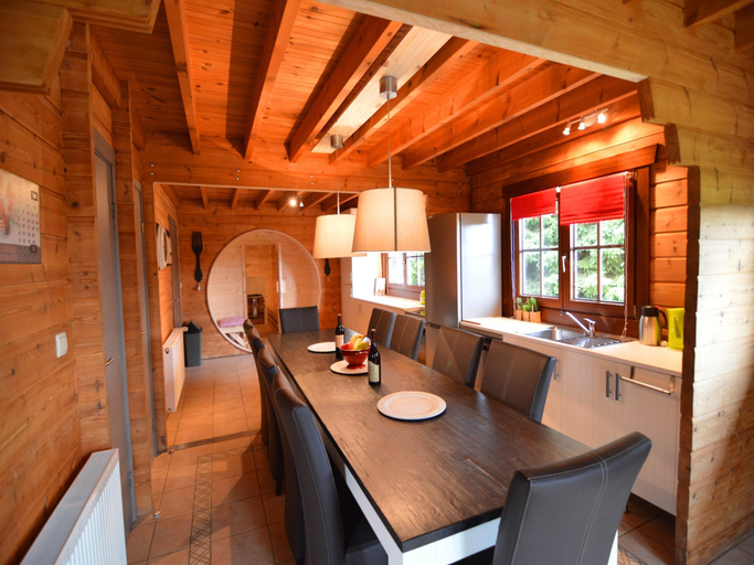 Food & Drinks 4, Chalet in Ardennes with Sauna & Garden, Liège