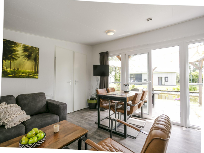 Interior view 5, Sunlit Chalet by the Pond, Lochem