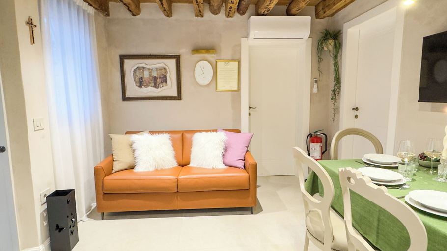 Living area 4, Luxury Apartments Nicolò e Olivi by Ca-sa Chec, Venezia