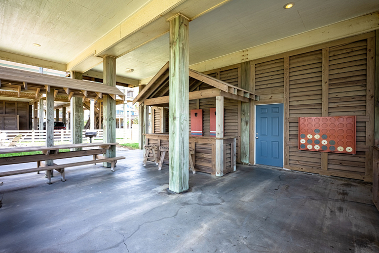 Terrace/patio 5, Easy Breezy 4 Bedroom Home, Galveston