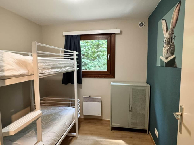 Bedroom 1, Woodland chalet in Namur, Namur