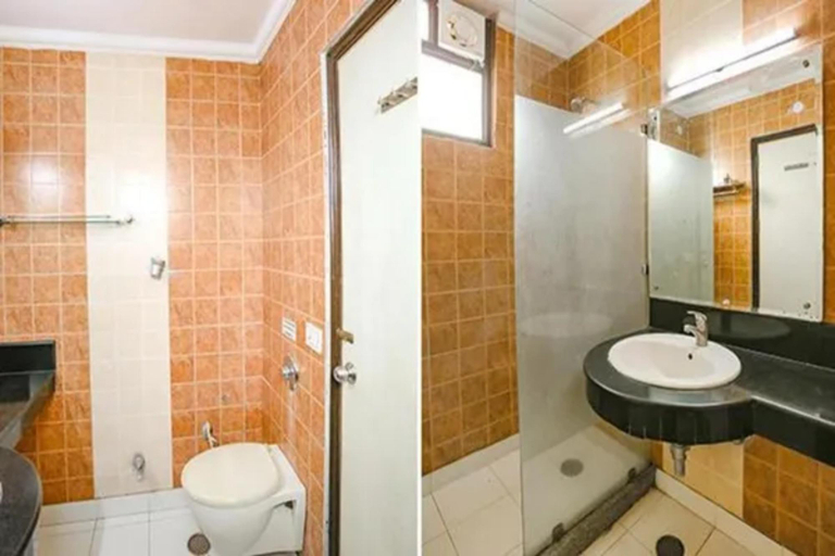 Bathroom 4, FabHotel Clark Heights, Delhi