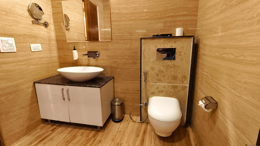 Bathroom 4, Hotel Divine Lakshmi Ganga, Garhwal