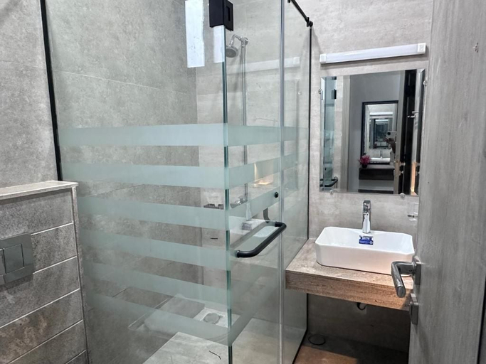 Bathroom 3, Global Inn Hotel & Apartments, Lahore