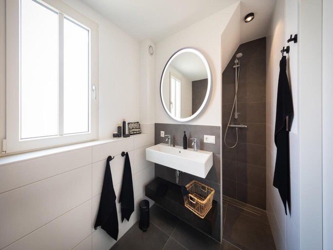 Bathroom 3, Premium water 6p villa in Thorn with garden, Thorn