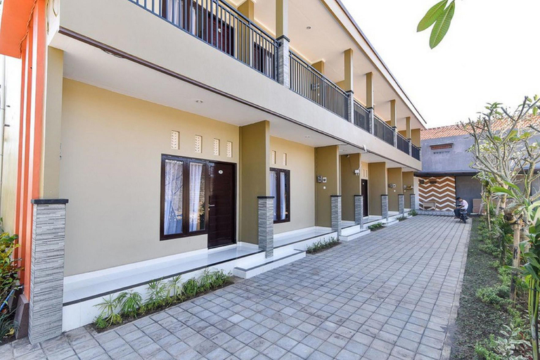 Exterior & Views 2, RedDoorz Plus near Jalan Imam Bonjol Denpasar, Denpasar
