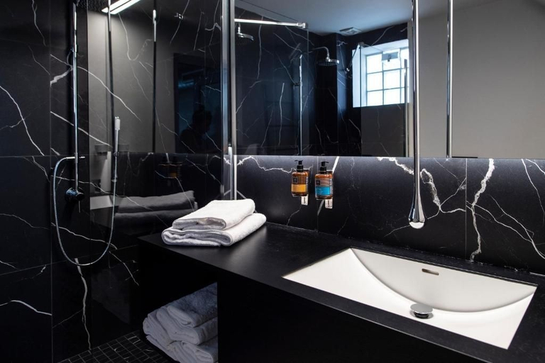 Bathroom 5, Citylinkers Suites, Attica